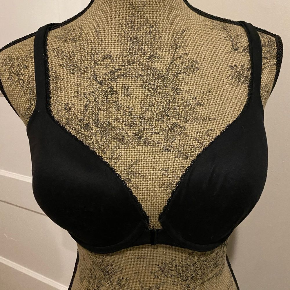 Victoria’s Secret Black Razorback Lace Front Clasp Bra 34DD